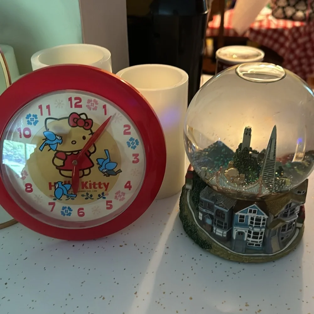 🎉HP🎉Vintage 2001 Hello Kitty Battery Powered Clock